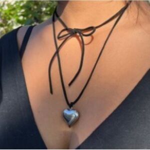 Elegant Black Heart Pendant Necklace